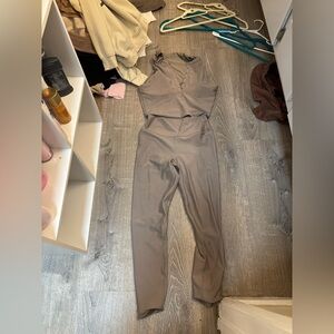 Women's Tan YPB Workout Set
Abercrombie & Fitch